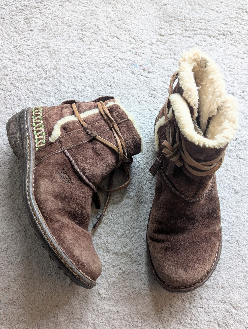 UGG Size 9 Brown Suede Sheepskin Lined Lace Up Ankle Boots